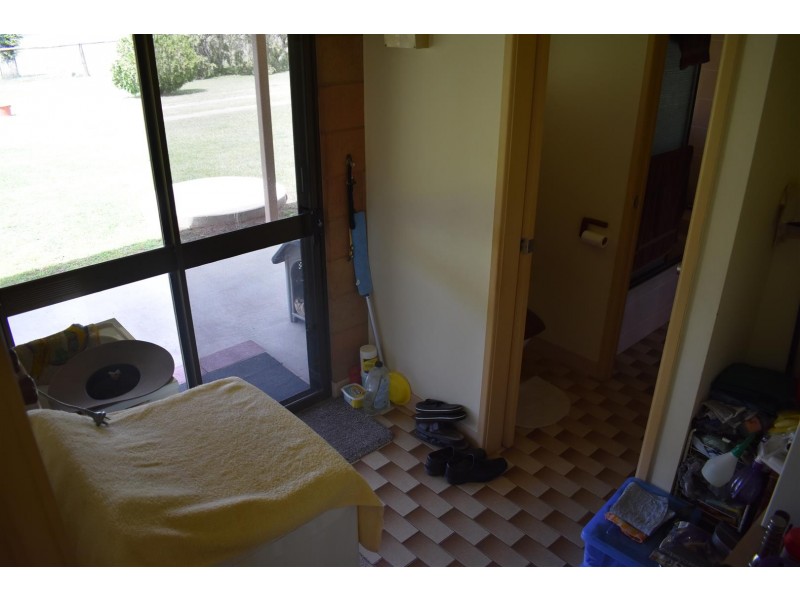 49582 Burnett Highway, Oakey Creek QLD 4714