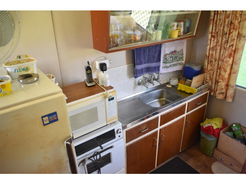 49582 Burnett Highway, Oakey Creek QLD 4714