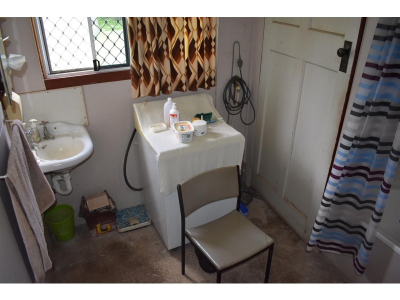 49582 Burnett Highway, Oakey Creek QLD 4714