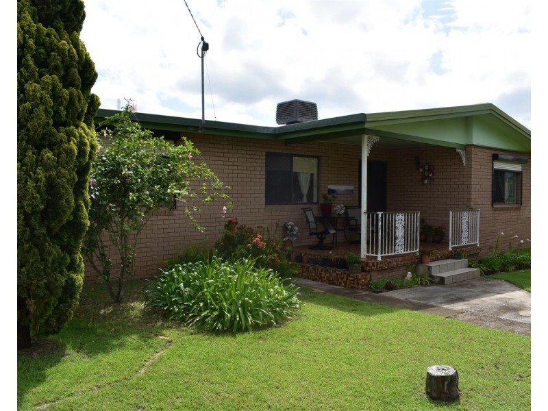 12 Balfour Street, Mount Larcom QLD 4695