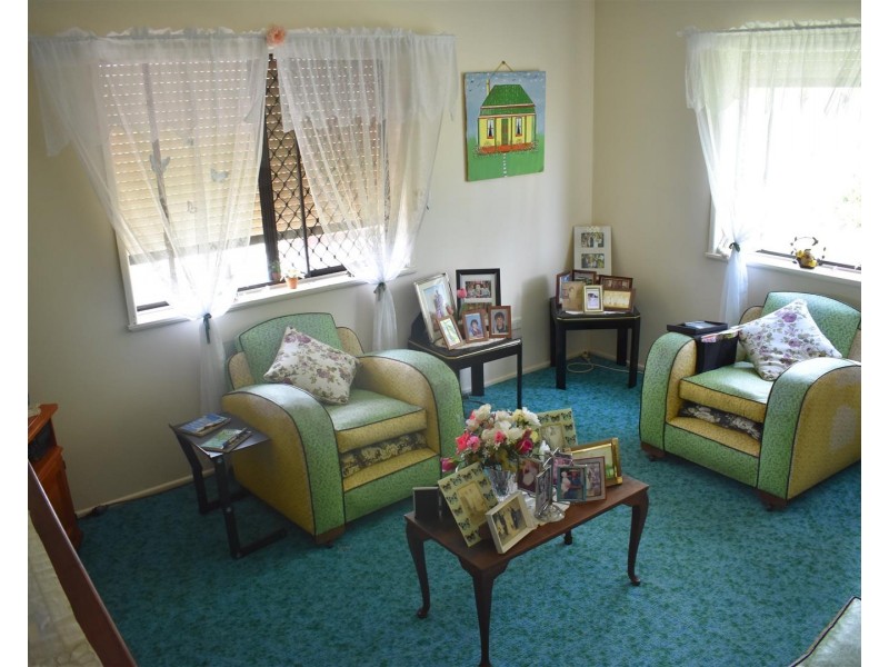 12 Balfour Street, Mount Larcom QLD 4695