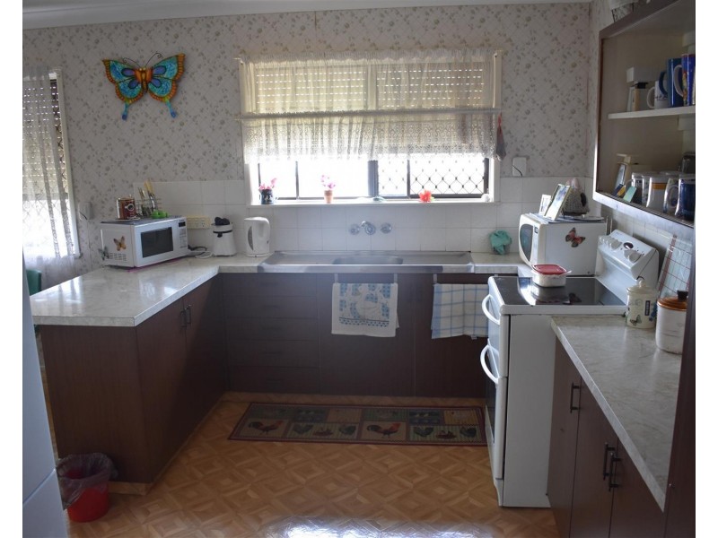 12 Balfour Street, Mount Larcom QLD 4695