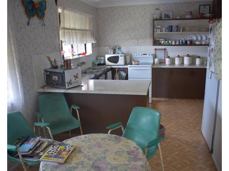 12 Balfour Street, Mount Larcom QLD 4695