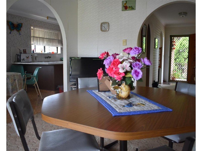 12 Balfour Street, Mount Larcom QLD 4695