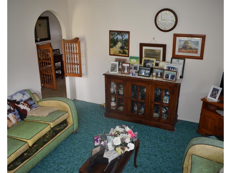 12 Balfour Street, Mount Larcom QLD 4695