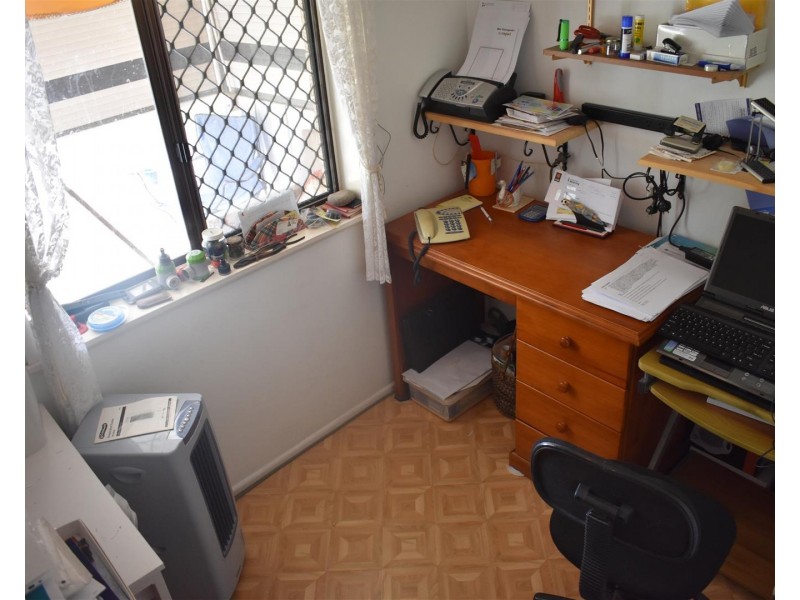 12 Balfour Street, Mount Larcom QLD 4695