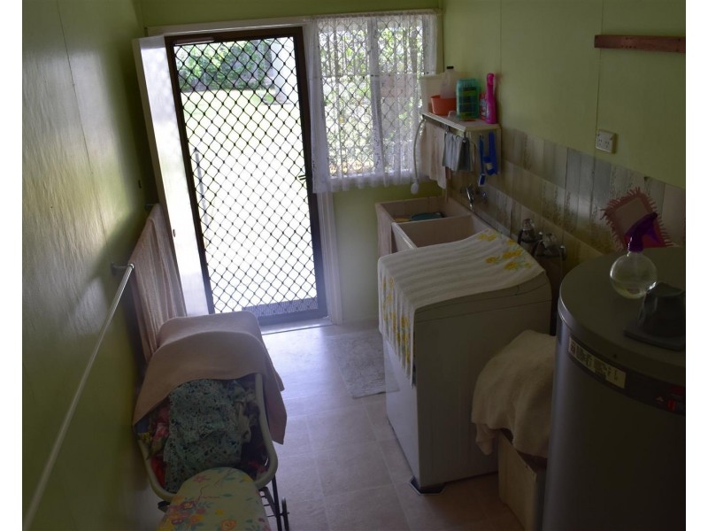 12 Balfour Street, Mount Larcom QLD 4695