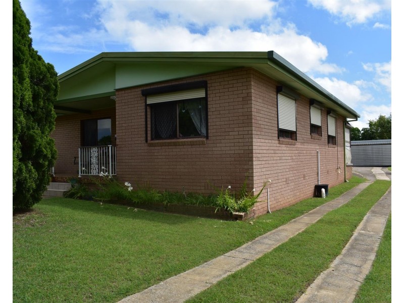 12 Balfour Street, Mount Larcom QLD 4695