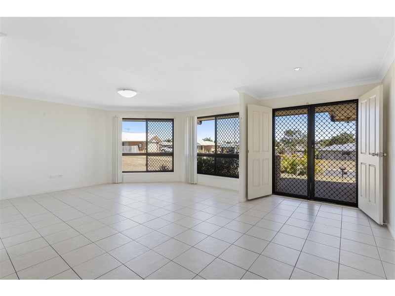 27 Seonaid Place, Gracemere QLD 4702