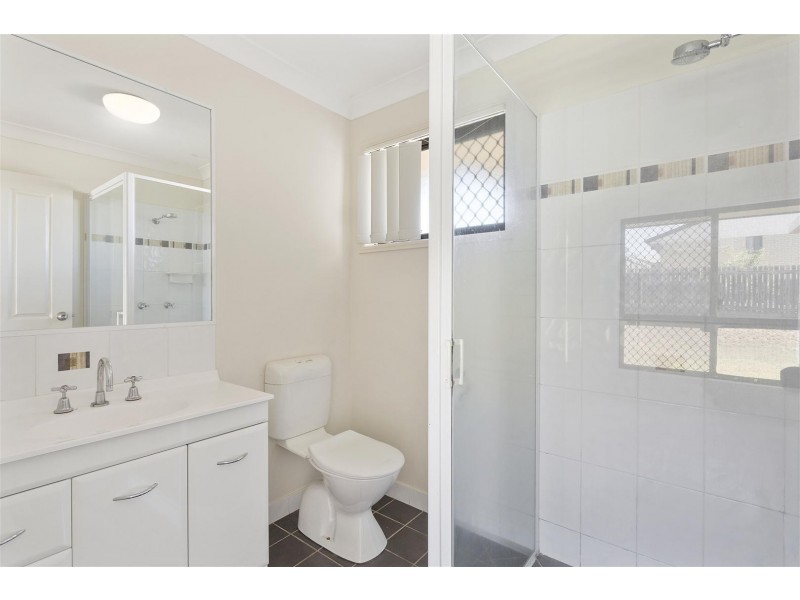 27 Seonaid Place, Gracemere QLD 4702