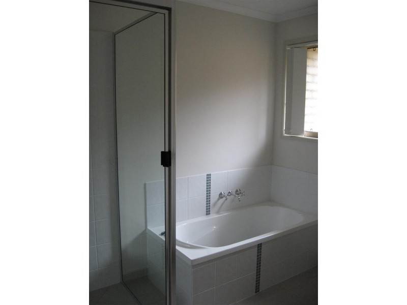 24 Jamie Crescent, Gracemere QLD 4702