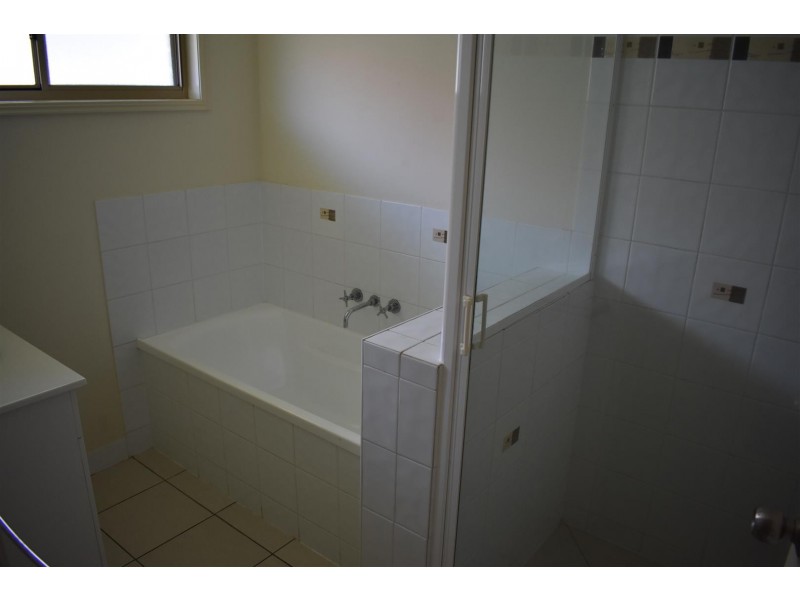 17 Riley Drive, Gracemere QLD 4702