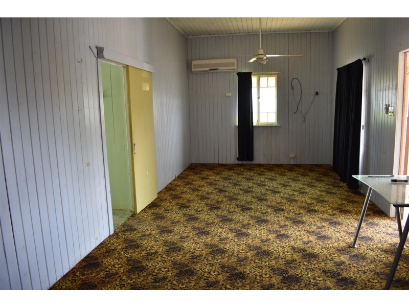 23 East Street, Mount Morgan QLD 4714