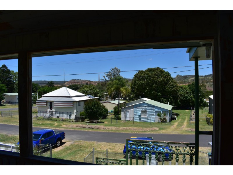 23 East Street, Mount Morgan QLD 4714
