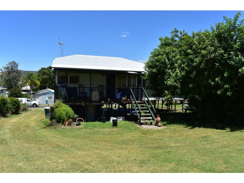 23 East Street, Mount Morgan QLD 4714