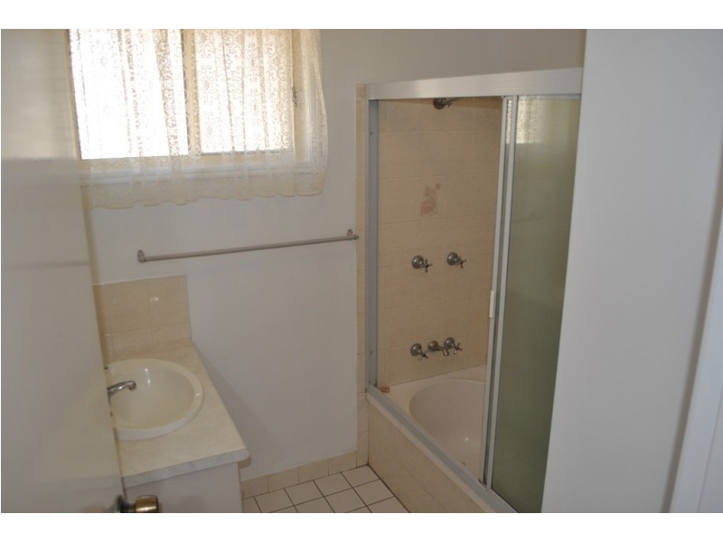 2a Buxton Drive, Gracemere QLD 4702