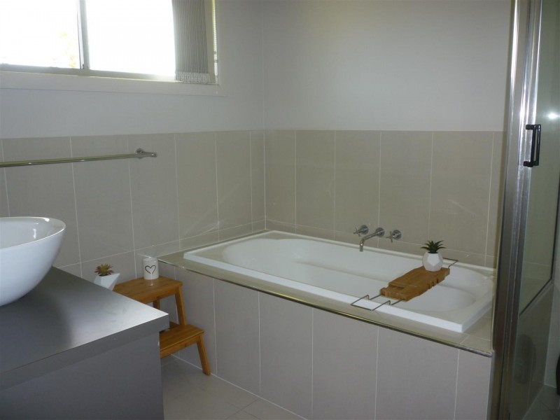 6 Lawson Court, Gracemere QLD 4702