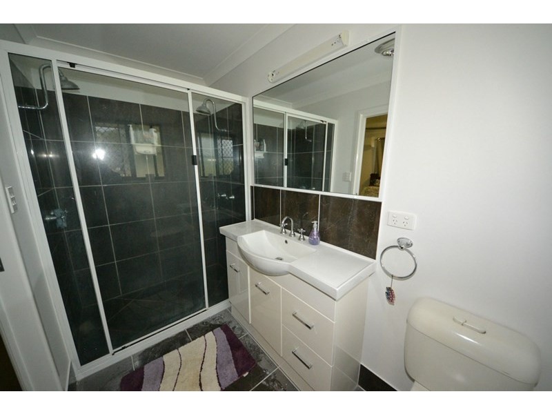 19 Robertson Road, Gracemere QLD 4702