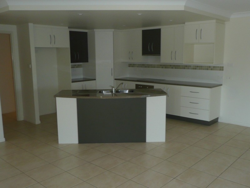 2 Sturt Court, Gracemere QLD 4702