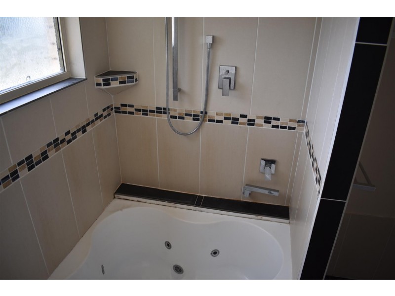 11 Rosewood Av, Gracemere QLD 4702