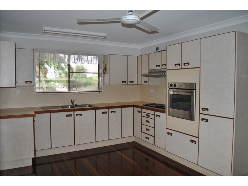 2 Clara Place, Gracemere QLD 4702