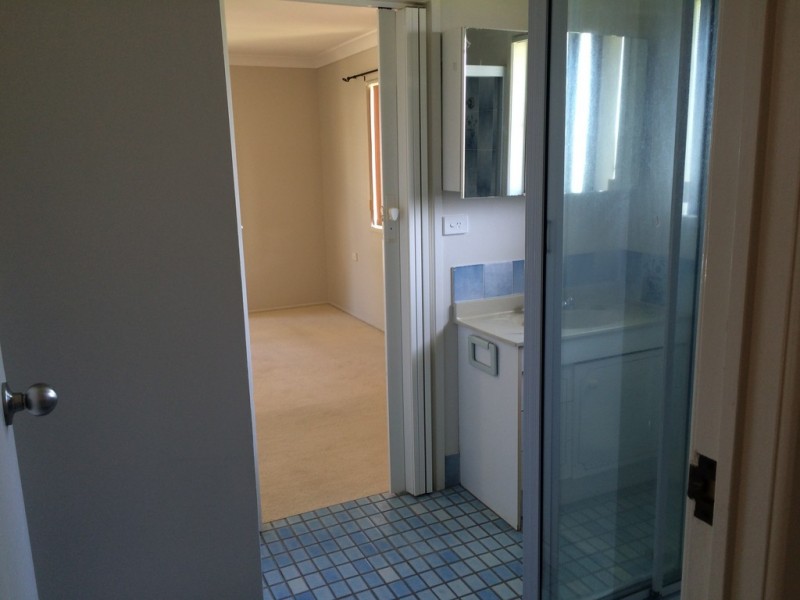 2 Clara Place, Gracemere QLD 4702