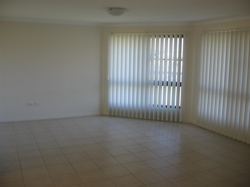 4 Seonaid Place, Gracemere QLD 4702