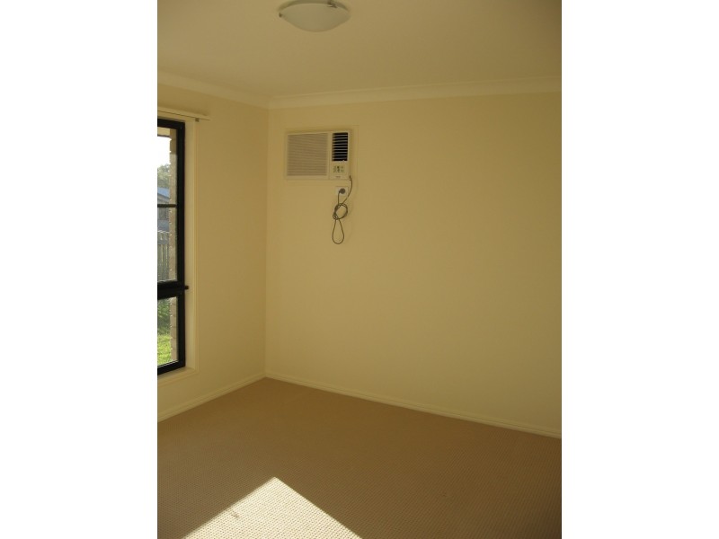 4 Seonaid Place, Gracemere QLD 4702