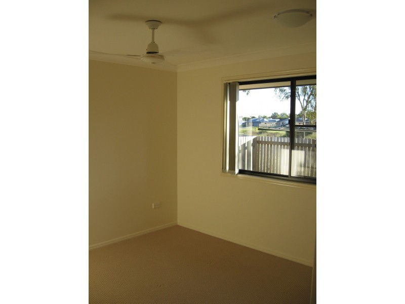 4 Seonaid Place, Gracemere QLD 4702