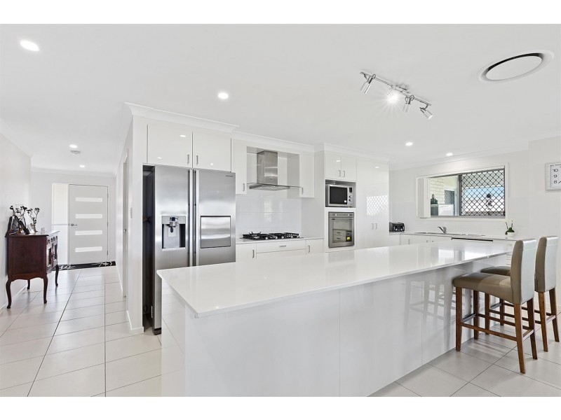 19 Rosebrook Place, Gracemere QLD 4702