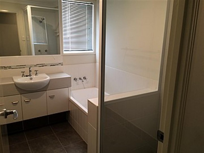 19 Jamie Crescent, Gracemere QLD 4702