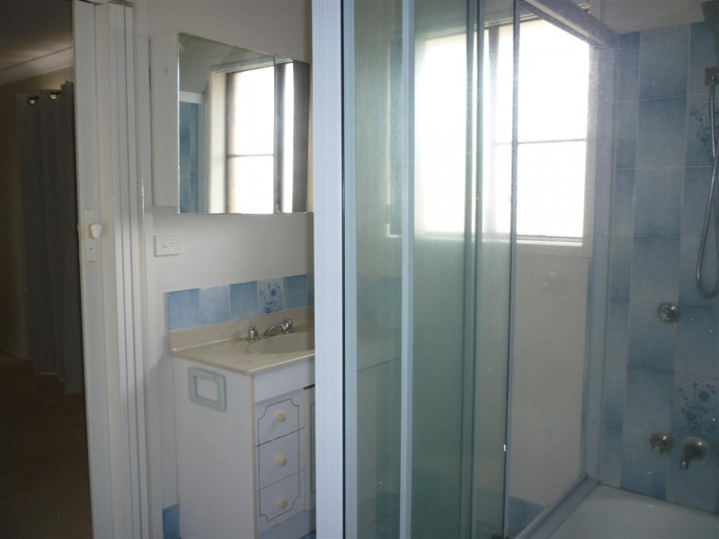 2 Clara Place, Gracemere QLD 4702