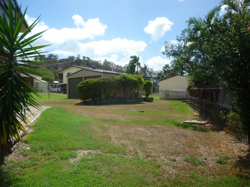 2 Clara Place, Gracemere QLD 4702
