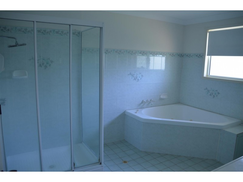 106 Donovan Crescent, Gracemere QLD 4702