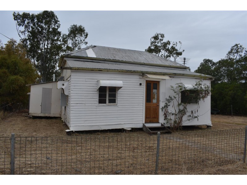 17 -19 Leichhardt Hwy, Wowan QLD 4702