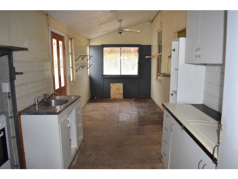 17 -19 Leichhardt Hwy, Wowan QLD 4702