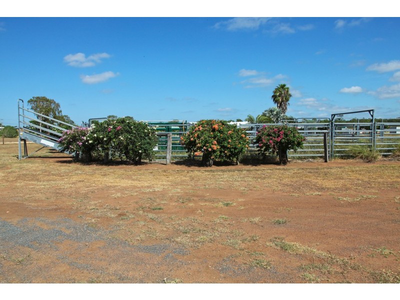 15 Watts Road, Gracemere QLD 4702