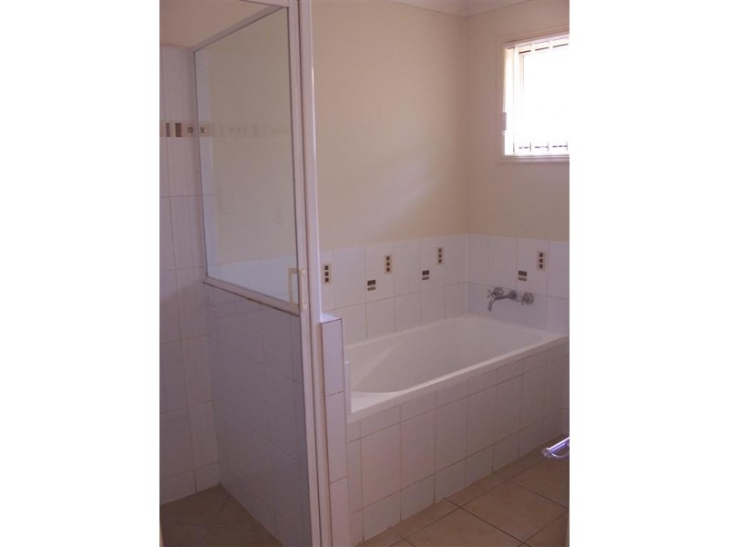 7 Seonaid Place, Gracemere QLD 4702