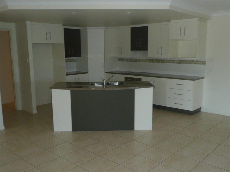 2 Sturt Court, Gracemere QLD 4702