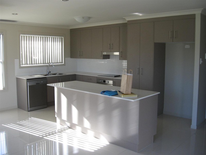 8 Owen Avenue, Gracemere QLD 4702