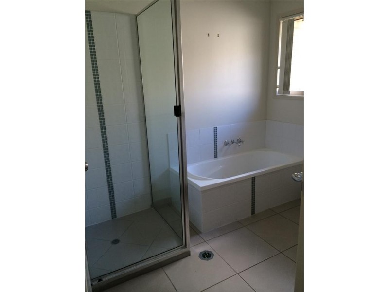 24 Jamie Crescent, Gracemere QLD 4702