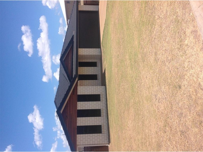 33 Koolamarra Drive, Gracemere QLD 4702