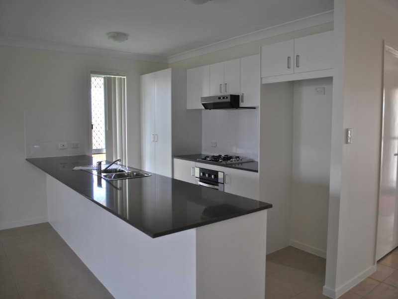 12 CHATTERTON DRIVE, Gracemere QLD 4702