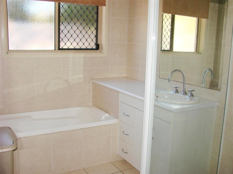 42 Rosewood Avenue, Gracemere QLD 4702