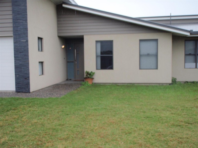 11 Maree Crescent, Gracemere QLD 4702