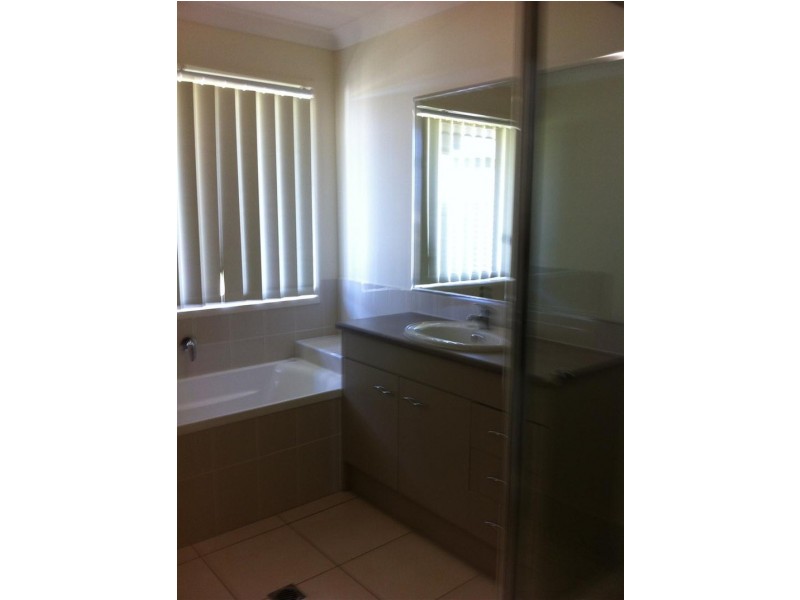 6 Leichhardt Drive, Gracemere QLD 4702