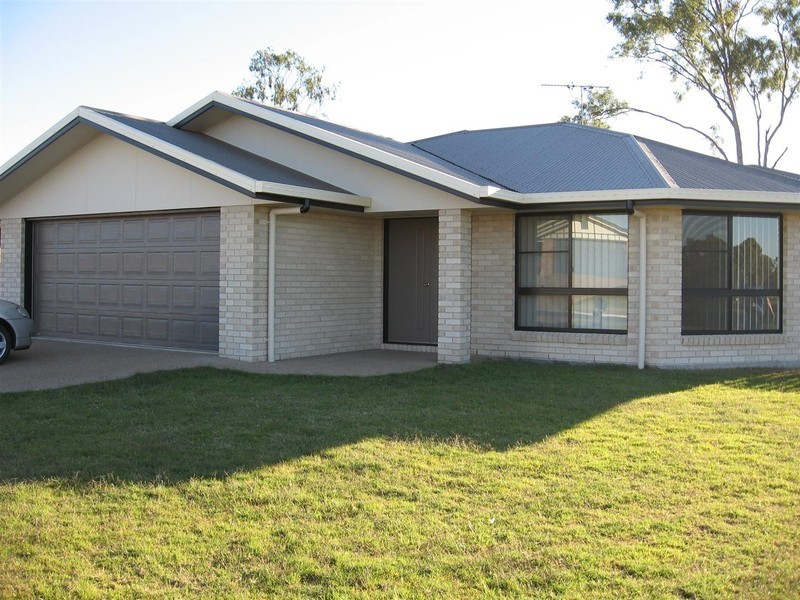4 Seonaid Place, Gracemere QLD 4702