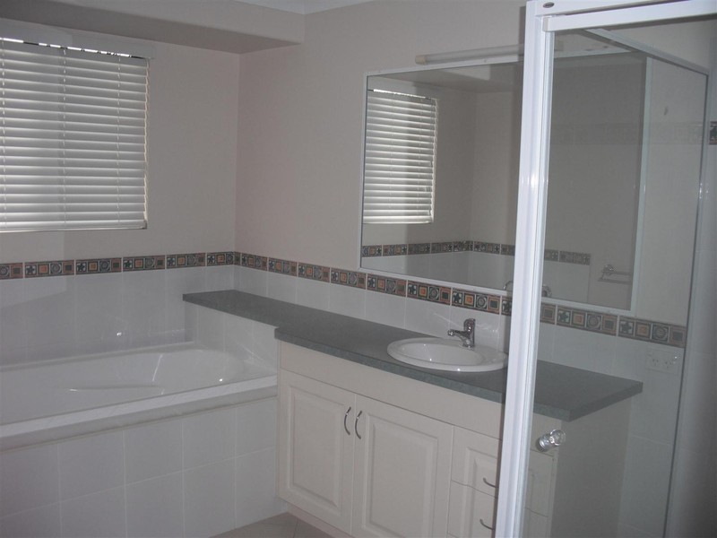 32 Stover Street, Gracemere QLD 4702