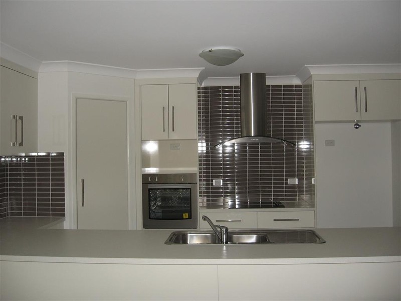 6 THOMAS STREET, Gracemere QLD 4702