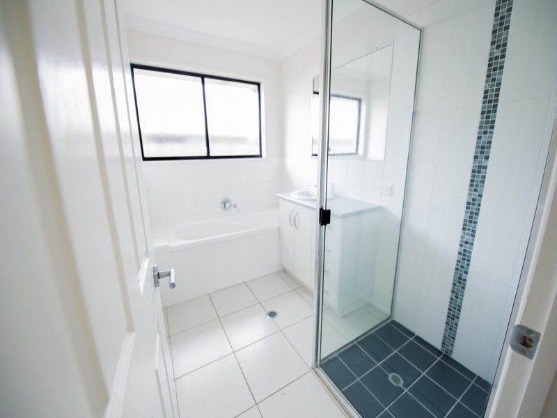 6 KERRIE MEARES CRESCENT, Gracemere QLD 4702